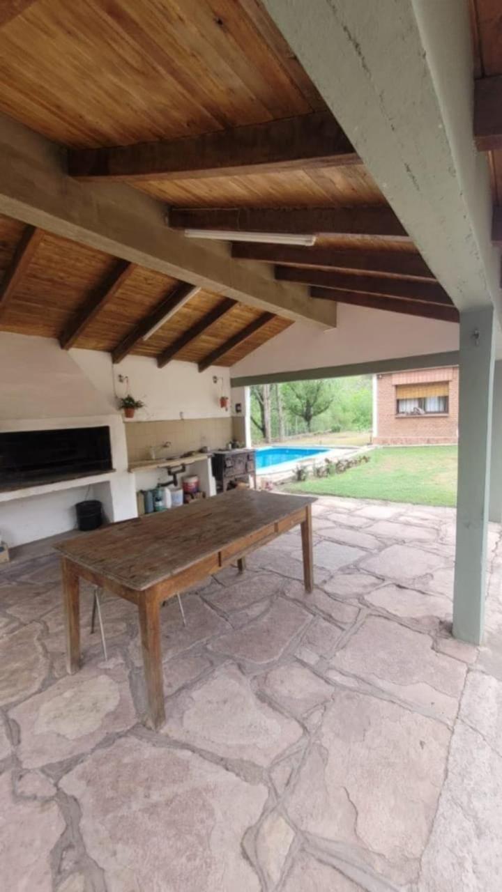 Casa Frente Al Rio Con Pileta Privada Vieja Carlos Paz Сasa de vacaciones